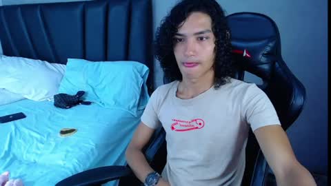 Tayron online show from April 10, 4:01 pm