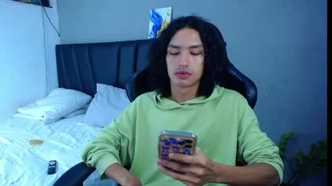 Tayron online show from April 23, 12:26 pm