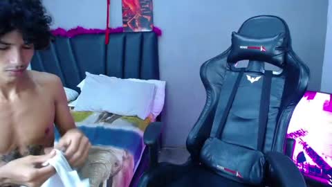 Snapshot of tayronx33 chatting on May 28, 1:30 pm Tayron online show from May 28, 1:30 pm