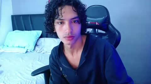 Snapshot of tayronx33 chatting on June 14, 3:58 pm Tayron online show from June 14, 3:58 pm