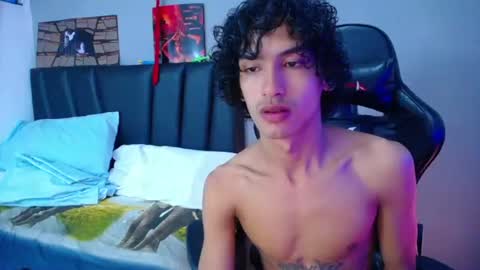 Snapshot of tayronx33 chatting on June 20, 5:49 pm Tayron online show from June 20, 5:49 pm