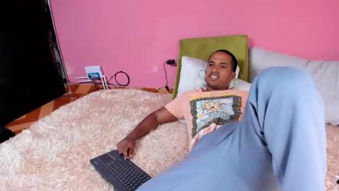 Snapshot of taysonysasha chatting on December 14, 9:08 pm ask for cum online show from December 14, 9:08 pm