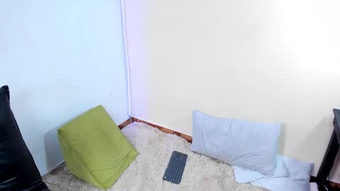 Snapshot of taysonysasha chatting on January 14, 11:31 pm ask for cum online show from January 14, 11:31 pm