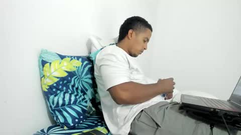 Snapshot of taysonysasha chatting on February 2, 10:19 pm ask for cum online show from February 2, 10:19 pm