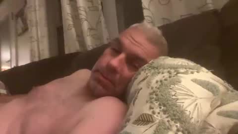 Snapshot of tbombzdd chatting on September 28, 6:52 am tbombzdd online show from September 28, 6:52 am