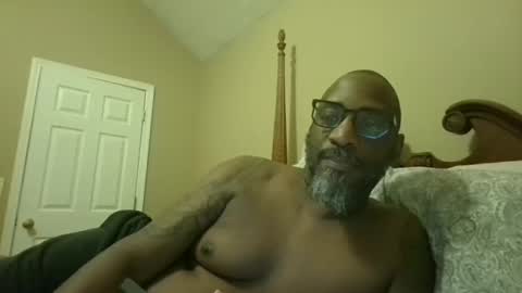 Snapshot of tchsul chatting on December 1, 11:37 am TOUCH online show from December 1, 11:37 am