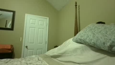 Snapshot of tchsul chatting on December 2, 8:19 am TOUCH online show from December 2, 8:19 am