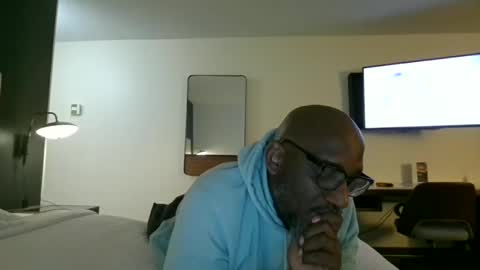 Snapshot of tchsul chatting on December 5, 6:33 am TOUCH online show from December 5, 6:33 am