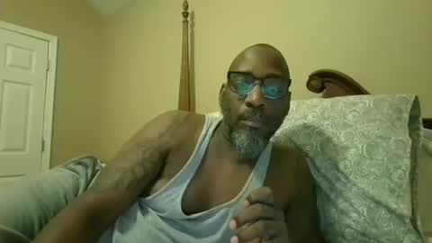 Snapshot of tchsul chatting on December 16, 11:48 am TOUCH online show from December 16, 11:48 am