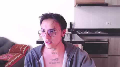 Snapshot of te0__0 chatting on February 26, 12:47 pm Teo independent model online show from February 26, 12:47 pm