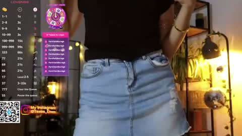 Snapshot of tease_me__ chatting on June 23, 9:57 pm Em online show from June 23, 9:57 pm