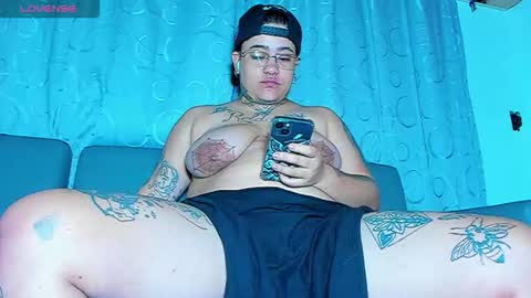 Snapshot of techno_420 chatting on November 29, 8:17 am Charlee He online show from November 29, 8:17 am