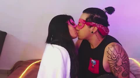 Shelovesthemask online show from November 24, 3:34 pm