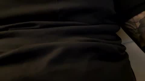 Snapshot of teejm chatting on December 14, 9:25 am Twizzler online show from December 14, 9:25 am