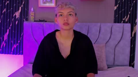 Snapshot of tefi_meow_ chatting on June 17, 5:14 pm Estefani online show from June 17, 5:14 pm