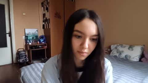 Snapshot of teganmeiser chatting on November 23, 1:33 pm Kimi online show from November 23, 1:33 pm