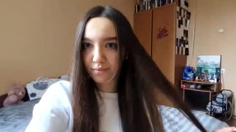 Snapshot of teganmeiser chatting on December 1, 11:48 am Kimi online show from December 1, 11:48 am