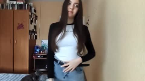 Snapshot of teganmeiser chatting on December 2, 11:15 am Kimi online show from December 2, 11:15 am