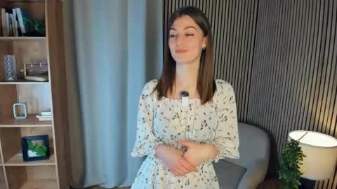 Snapshot of tella_reid chatting on February 25, 8:46 am Fifi online show from February 25, 8:46 am