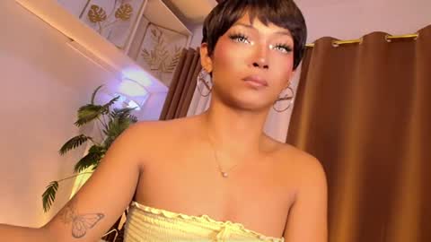 Snapshot of temptation_ashley chatting on June 22, 7:38 am temptation_ashley online show from June 22, 7:38 am