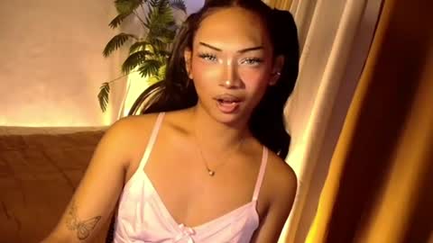 Snapshot of temptation_ashley chatting on June 26, 7:35 am temptation_ashley online show from June 26, 7:35 am