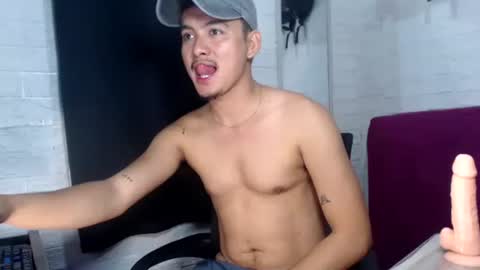 Snapshot of tempting_jon chatting on October 3, 8:55 am tempting_jon online show from October 3, 8:55 am