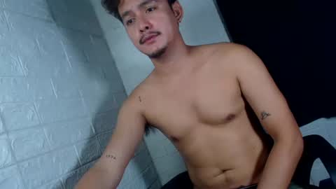 Snapshot of tempting_jon chatting on February 15, 8:13 am tempting_jon online show from February 15, 8:13 am