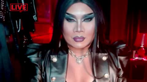 Snapshot of temptress_cocoxxx chatting on April 17, 9:12 am Mistress Coco online show from April 17, 9:12 am