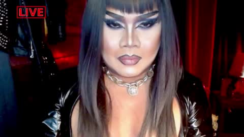 Snapshot of temptress_cocoxxx chatting on April 21, 8:23 pm Mistress Coco online show from April 21, 8:23 pm