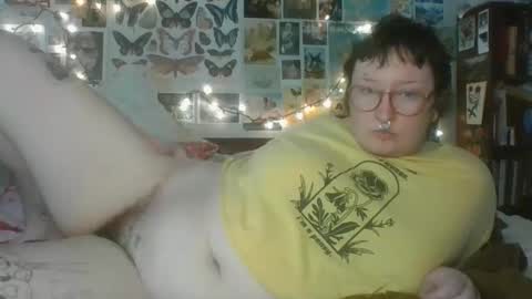 Snapshot of temptresschey444 chatting on February 3, 5:29 pm temptresschey444 online show from February 3, 5:29 pm