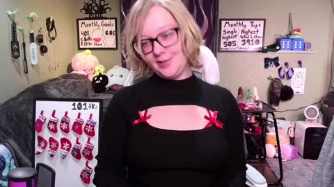 Pixie and Tentacle Overlord online show from December 20, 11:05 pm