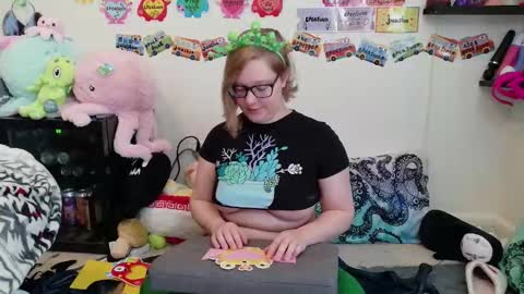 Snapshot of ten_tickle_pixie chatting on February 25, 7:34 pm Pixie and Tentacle Overlord online show from February 25, 7:34 pm