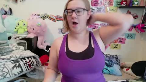 Pixie and Tentacle Overlord online show from July 1, 6:18 pm