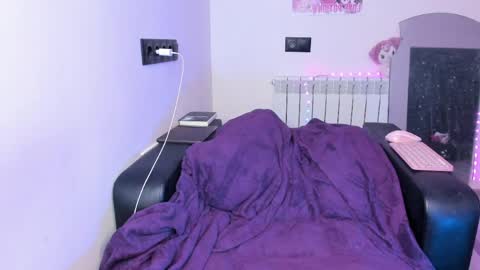 Snapshot of tenebrise chatting on April 6, 10:44 pm Kira online show from April 6, 10:44 pm