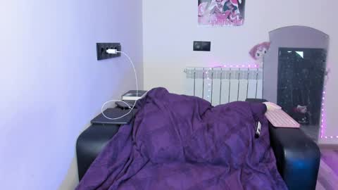 Snapshot of tenebrise chatting on April 8, 2:33 am Kira online show from April 8, 2:33 am