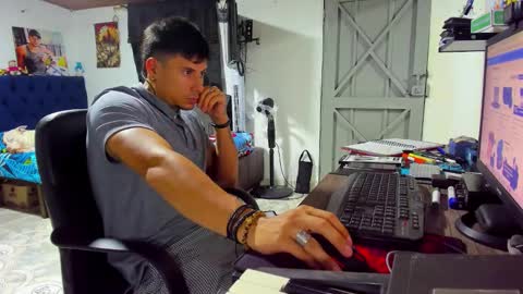 Snapshot of teoyes_ chatting on November 11, 2:44 am teoyes_ online show from November 11, 2:44 am