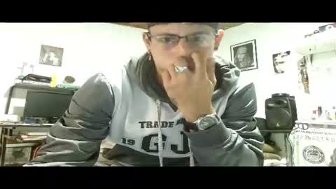 Snapshot of teoyes_ chatting on December 17, 4:07 am teoyes_ online show from December 17, 4:07 am