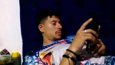 Snapshot of teoyes_ chatting on December 21, 9:22 pm teoyes_ online show from December 21, 9:22 pm