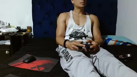 Snapshot of teoyes_ chatting on February 13, 3:19 pm teoyes_ online show from February 13, 3:19 pm