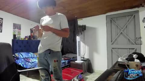 Snapshot of teoyes_ chatting on March 5, 12:17 am teoyes_ online show from March 5, 12:17 am