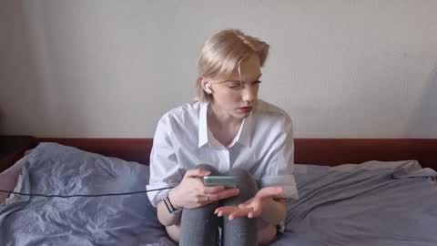 Snapshot of teresagerula chatting on February 15, 7:51 am Anna online show from February 15, 7:51 am