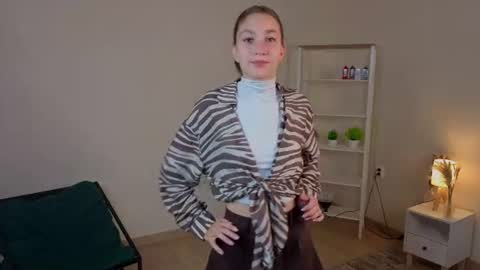 Snapshot of teressapizzi chatting on August 4, 1:09 am Emma online show from August 4, 1:09 am