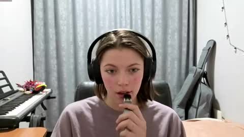 Anny Simpson online show from April 20, 8:10 pm