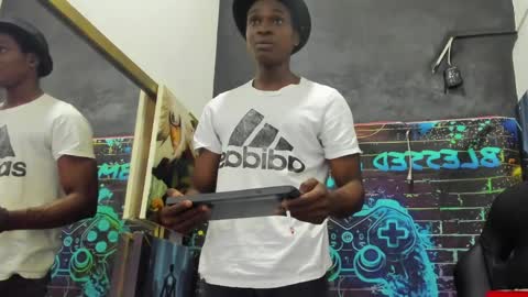 Snapshot of terranze_z chatting on April 8, 10:26 am terranze_z online show from April 8, 10:26 am