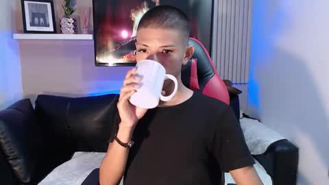 Snapshot of tessachains chatting on December 1, 3:39 pm tessachains online show from December 1, 3:39 pm