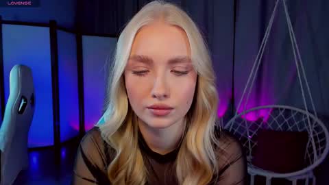 TessaHamilton online show from December 22, 7:49 am