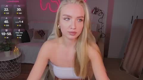 TessaHamilton online show from February 24, 3:21 pm