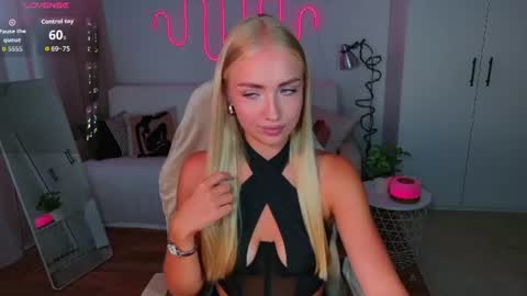 TessaHamilton online show from June 21, 11:02 am