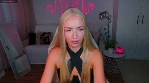 TessaHamilton online show from June 25, 2:21 pm