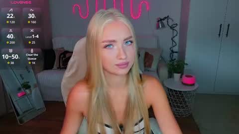 TessaHamilton online show from July 1, 2:40 pm